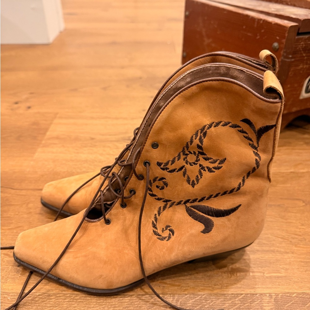Vintage Suede Tan Embroidered Lace-Up Heeled Boots